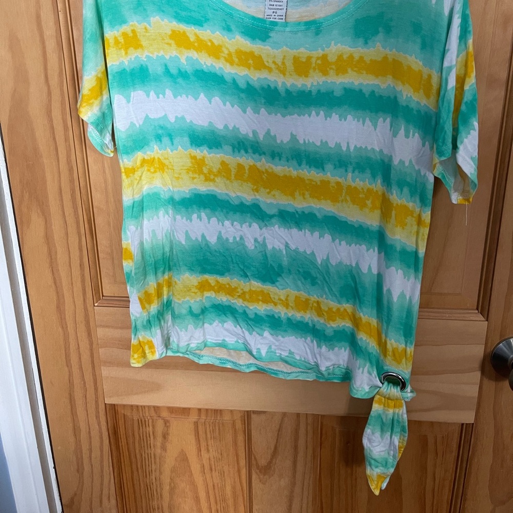New Without Tags, Women’s Petite Small Tie Dye T-Shirt - Picture 4 of 4